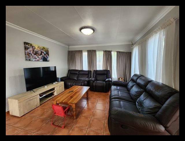 3 BEDROOM HOUSE FOR SALE IN GLEN MARAIS
